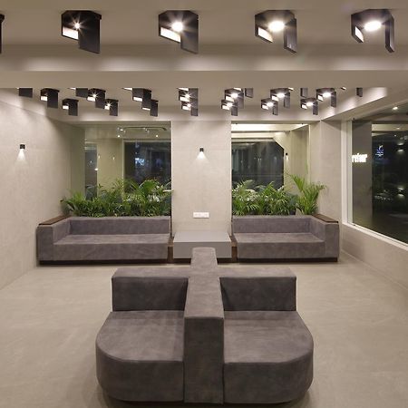 Hotel Carrefour Ahmedabad Exteriör bild