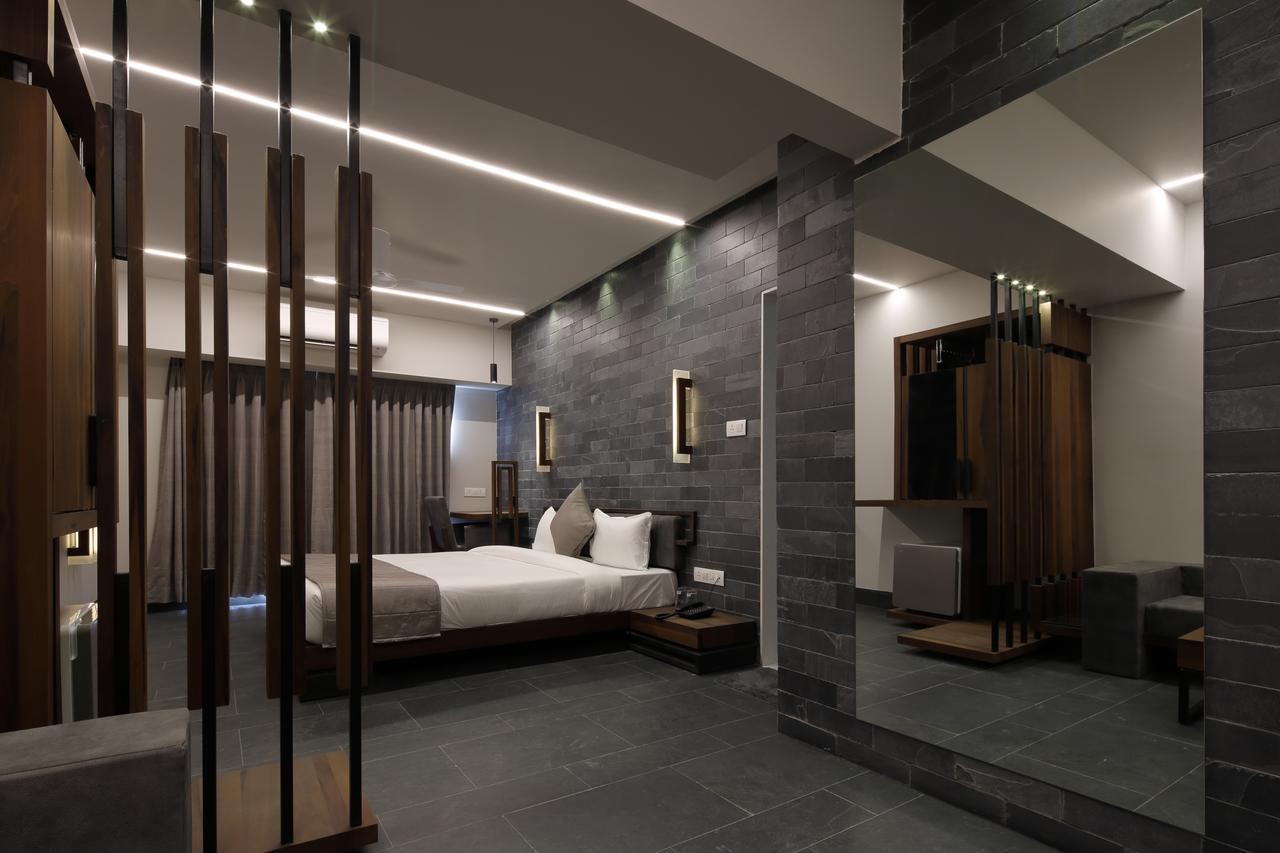Hotel Carrefour Ahmedabad Exteriör bild