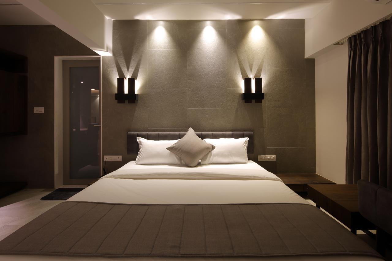 Hotel Carrefour Ahmedabad Exteriör bild