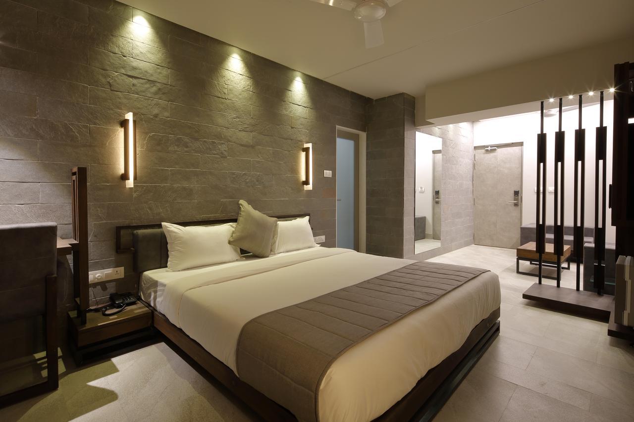 Hotel Carrefour Ahmedabad Exteriör bild
