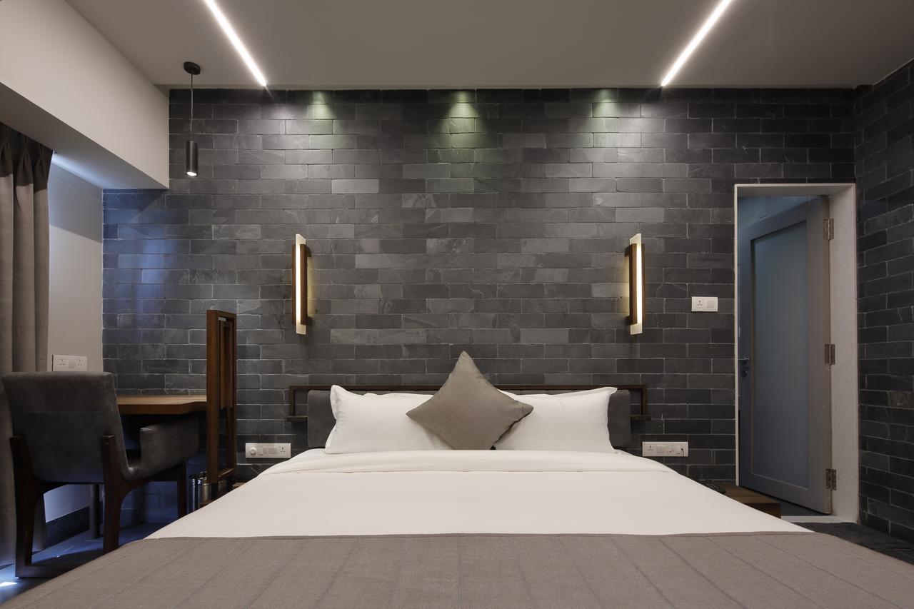 Hotel Carrefour Ahmedabad Exteriör bild