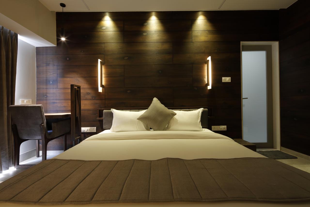 Hotel Carrefour Ahmedabad Exteriör bild
