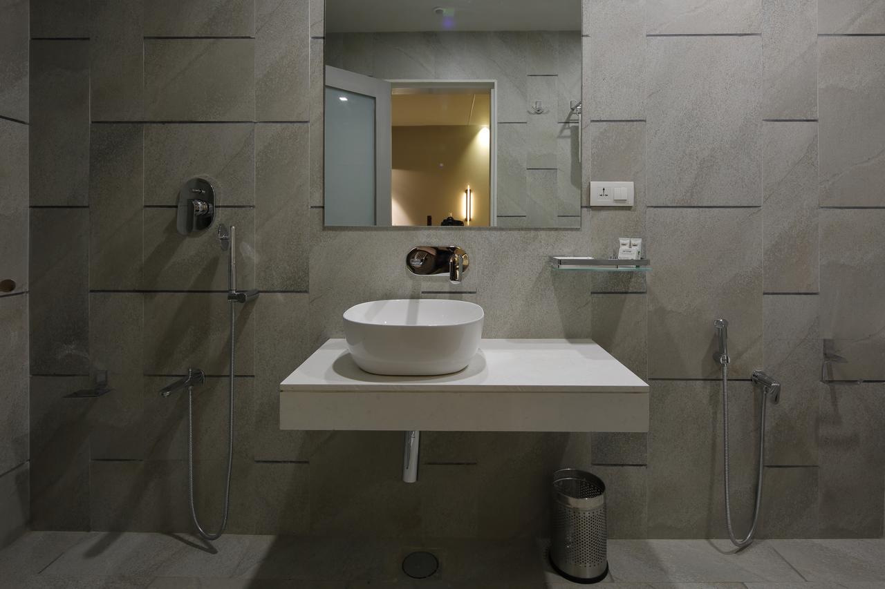Hotel Carrefour Ahmedabad Exteriör bild