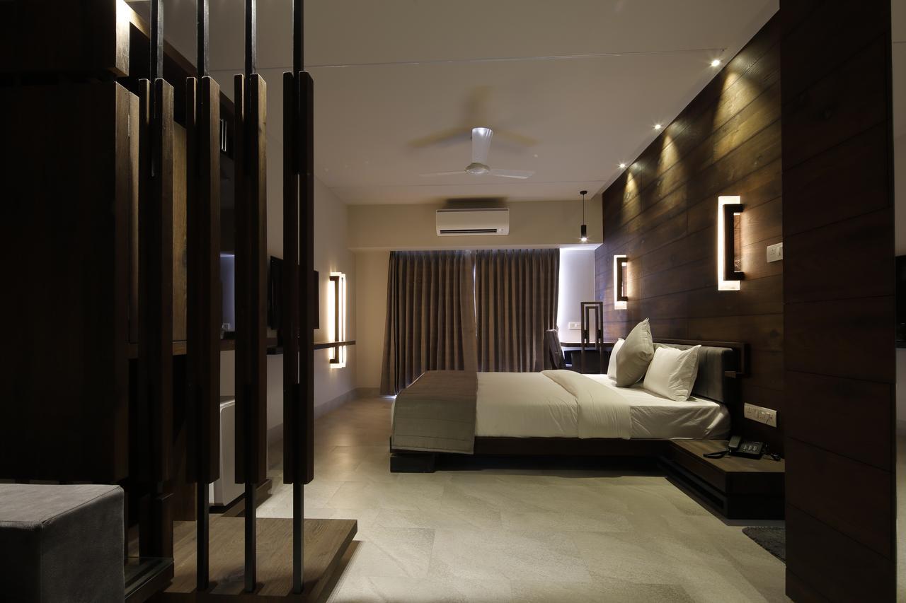Hotel Carrefour Ahmedabad Exteriör bild