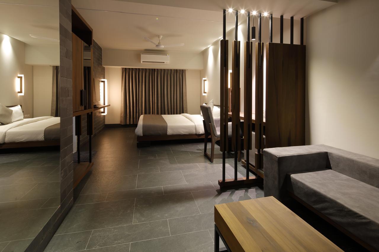 Hotel Carrefour Ahmedabad Exteriör bild