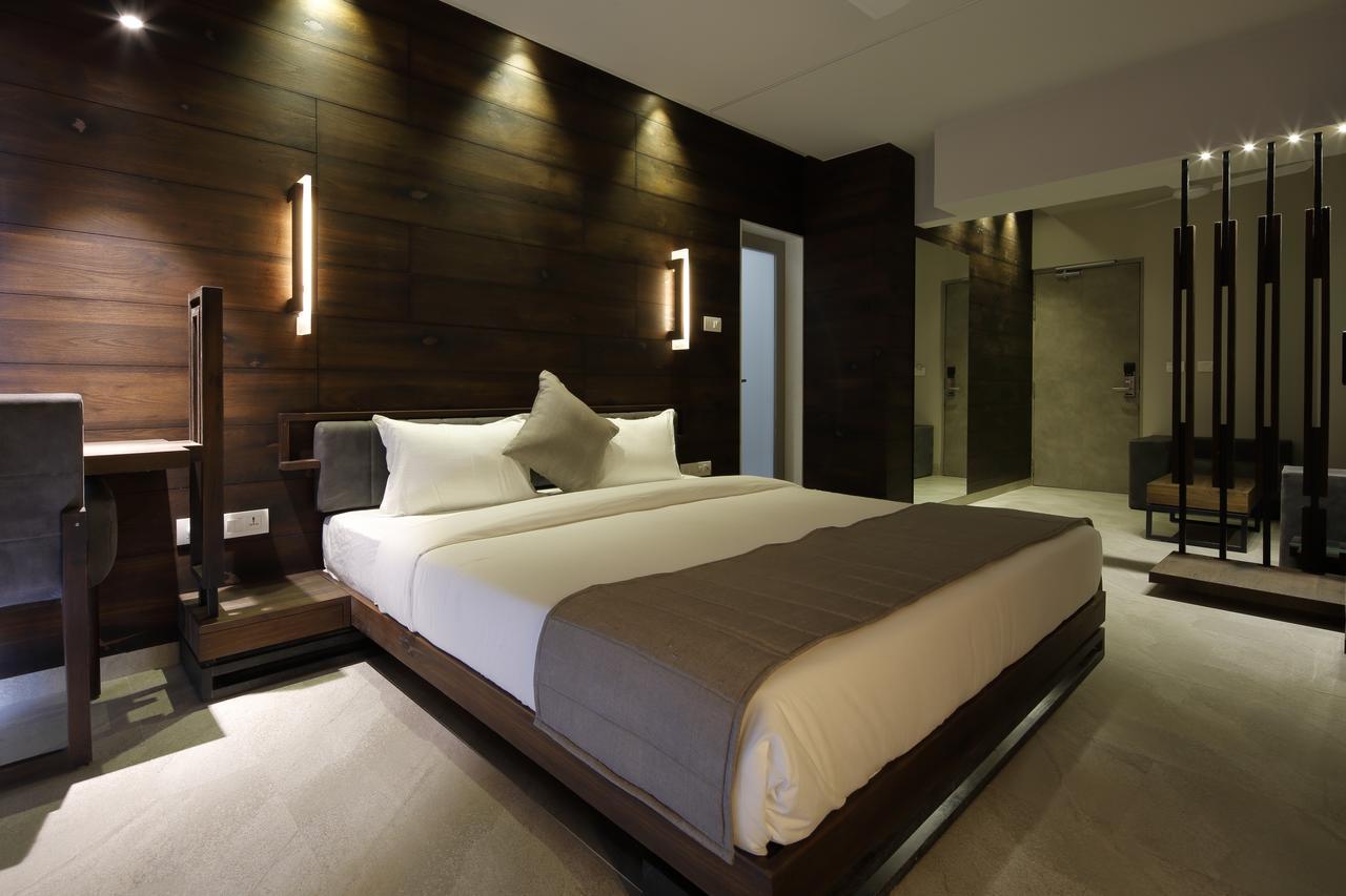 Hotel Carrefour Ahmedabad Exteriör bild
