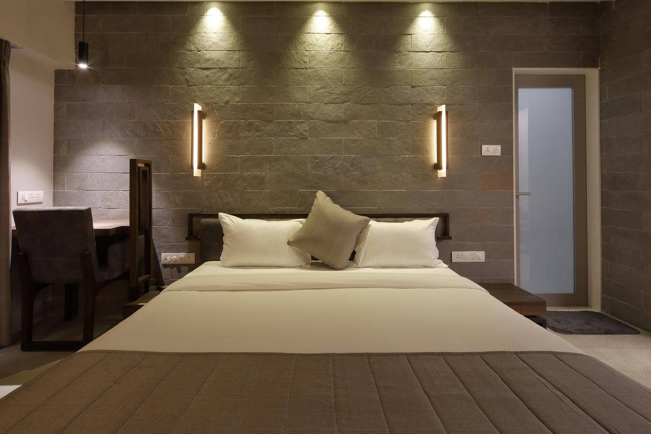 Hotel Carrefour Ahmedabad Exteriör bild