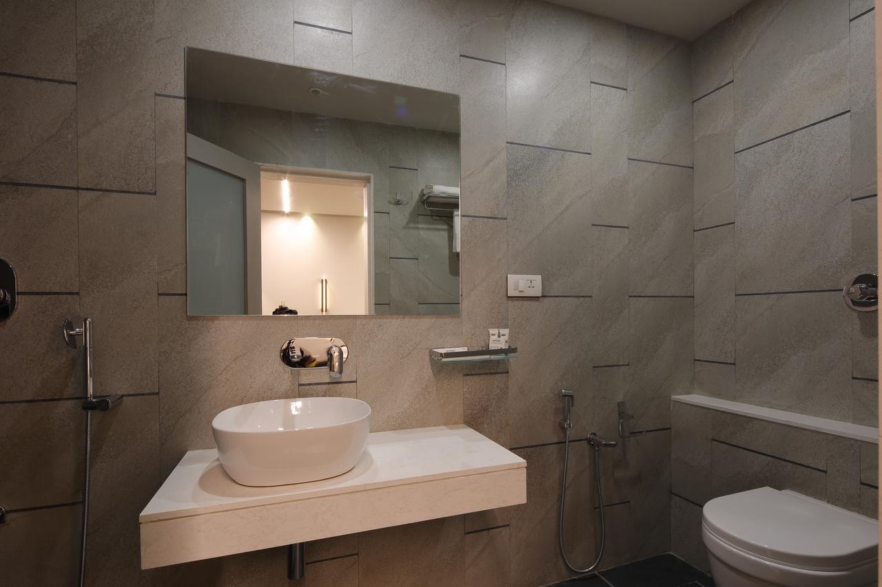 Hotel Carrefour Ahmedabad Exteriör bild