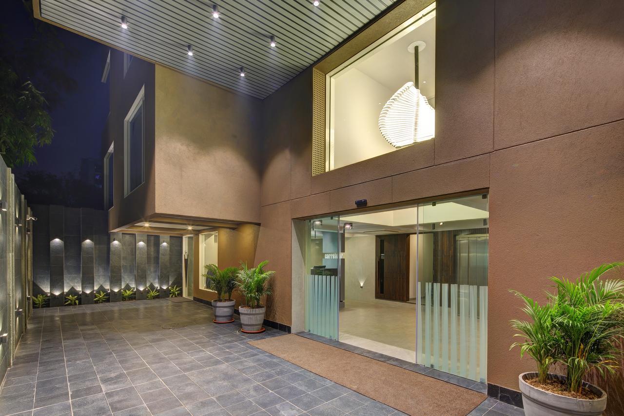 Hotel Carrefour Ahmedabad Exteriör bild